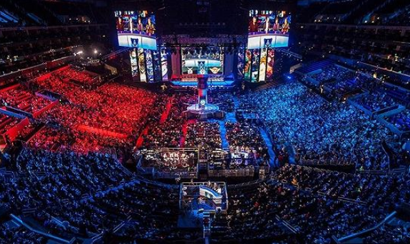 更是向着 更是向着